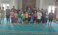 Kur’an kursu öğrencileri şehit teğmen için Kur’an-ı Kerim tilaveti yaptı.