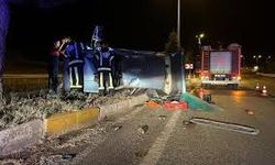 Refüje çarparak takla atan Tofaş kullanılmaz hale geldi: 4 yaralı