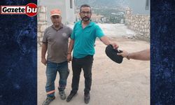 Belediye görevlilerinden örnek davranış buldukları cüzdanı sahibine teslim ettiler