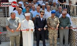 Depremde yıkılan cami dualarla yeniden ibadete açıldı