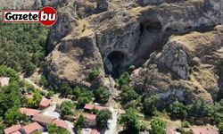 Mağaraları görebilmek için yüzlerce basamak çıkıyorlar