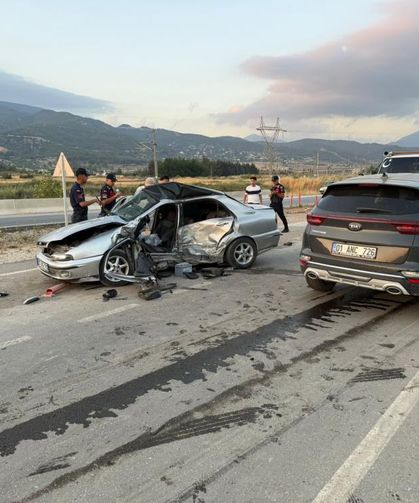 Osmaniye’de iki otomobil çarpıştı: 2 yaralı