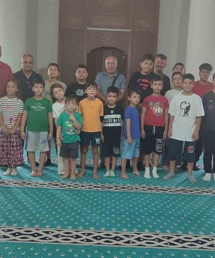 Kur’an kursu öğrencileri şehit teğmen için Kur’an-ı Kerim tilaveti yaptı.