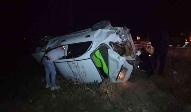 Afyonkarahisar'da Şarampole Devrilen Otomobilde 2 Yaralı
