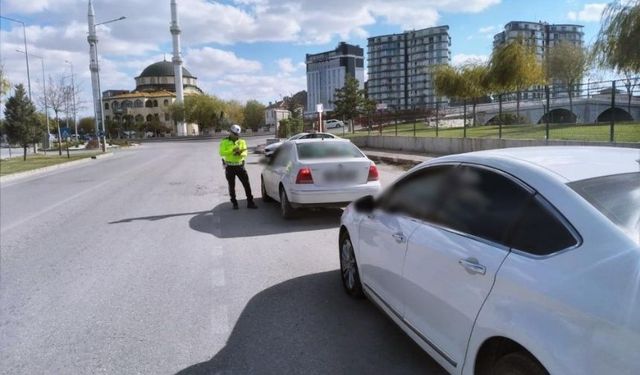 Afyonkarahisar'da Trafik Denetimi: 95 Sürücüye Ceza
