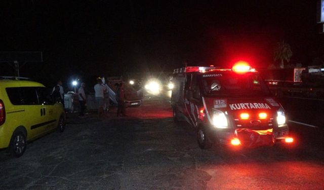 Manavgat'ta Tafik Kazası! Ters Dönen Araba'da 1 Yaralı Var
