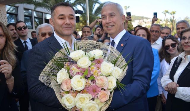 Alanya Belediye Başkanı Osman Özçelik görevi devraldı