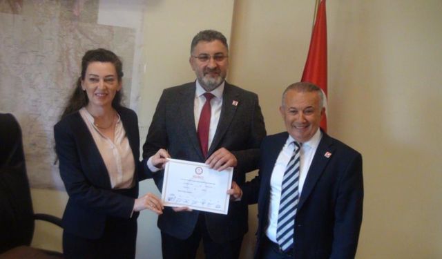 Serik Belediye Başkanı Kumbul törenle mazbatasını aldı