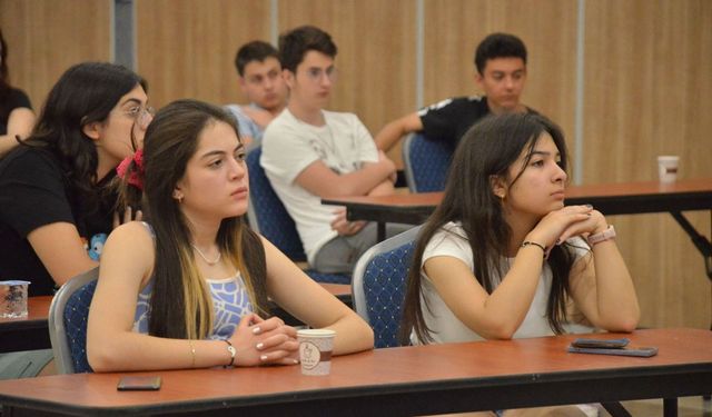 Lise Öğrencileri MAKÜ’de Eğitim ve Kariyer Gelişimi Kampına Katıldı