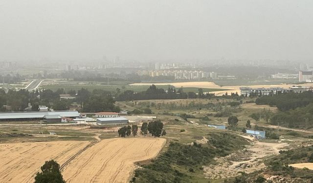 Toz bulutu Adana'yı kapladı