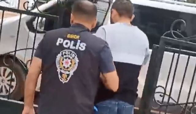 Mersin'de siber polisinden çifte operasyon: 5 gözaltı