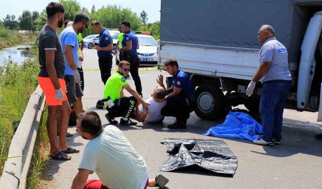 Antalya’da feci kaza, kamyonetin altında kalan motosiklet sürücüsü hayatını kaybetti