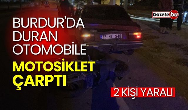 Burdur'da duran otomobile motosiklet çarptı: 2 yaralı