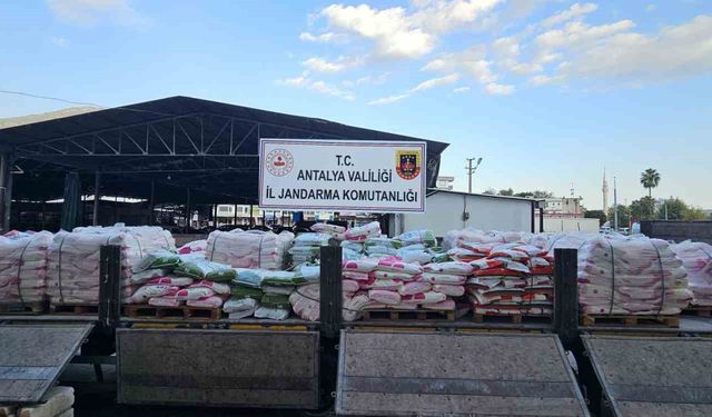 Antalya’da bir tırda 17 ton sahte gübre ele geçirildi