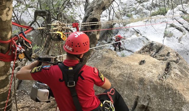 Jandarma ekiplerinden arama kurtarma tatbikatı