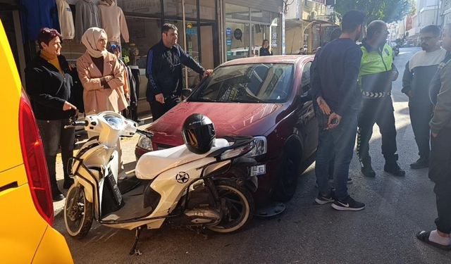 14 yaşındaki motosiklet sürücüsü 3 araca çarptı: Motoosiklet sürücüsü yaralandı