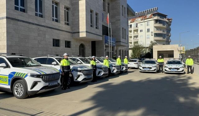 İlçe Emniyet Müdürlüğüne 6'sı TOGG 8 araç yeni araç teslim edildi