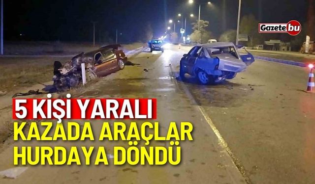 Kazada araçlar hurdaya döndü: 5 kişi yaralı