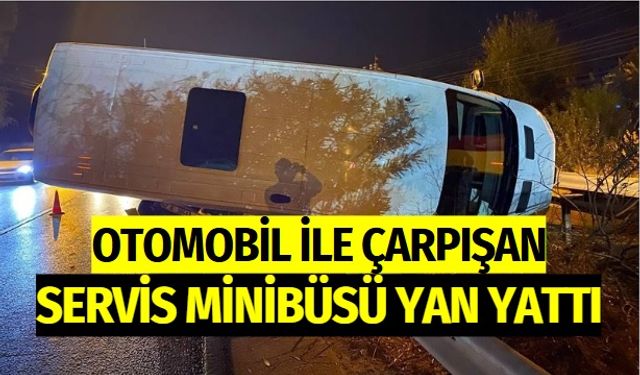 Otomobil ile çarpışan servis minibüsü yan yattı