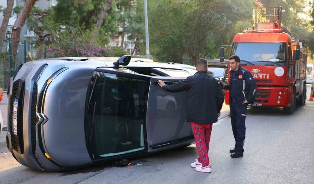 Park halindeki araçlara çarptıktan sonra yan yattı: Aracı ben kullanmıyordum