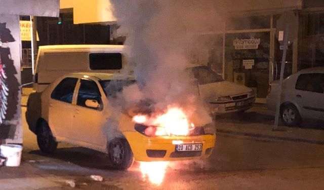 Denizli’de seyir halindeki Tofaş alev aldı