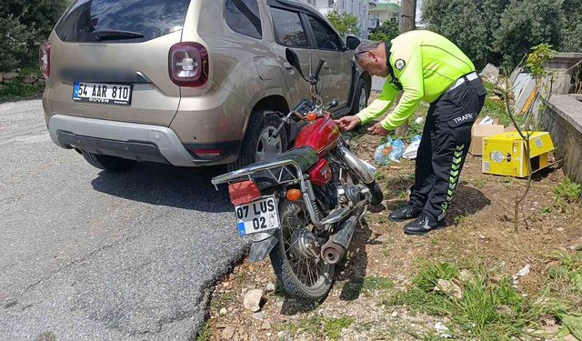 Kaza yaptılar, olay yerini terk ettiler!