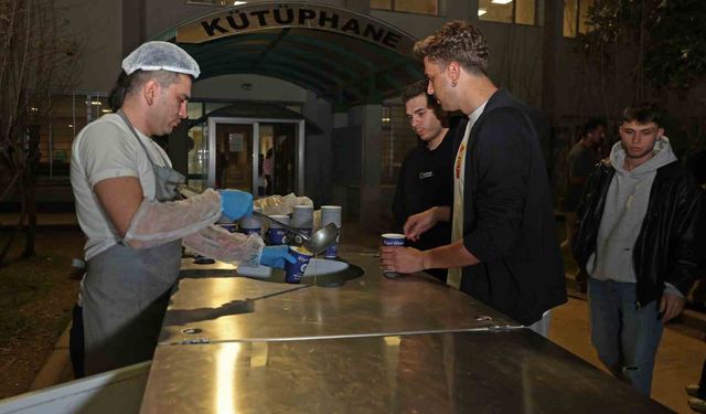 Antalya Büyükşehir Belediyesi’nden öğrencilere çorba