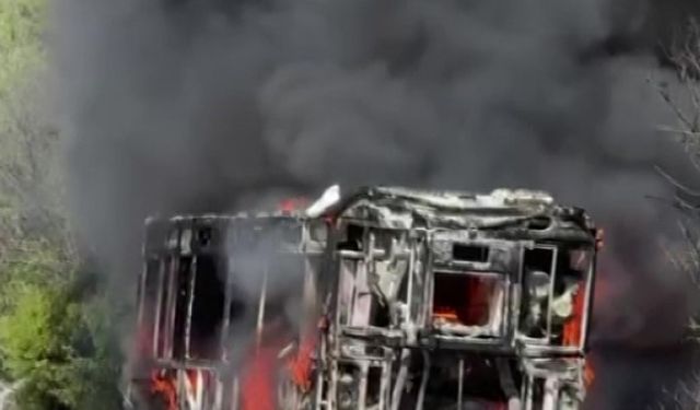 Antalya’da Seyir Halindeki Halk Otobüsü Alev Alev Yandı