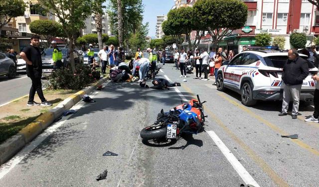 Alanya'da İki Motosiklet Çarpıştı: 2 Kişi Yaralandı