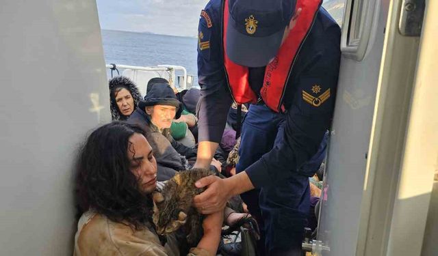 Antalya’da 25’i çocuk 80 göçmen kurtarıldı