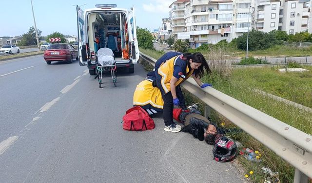 Lastiği patlayan motosiklet devrildi: 2 yaralı