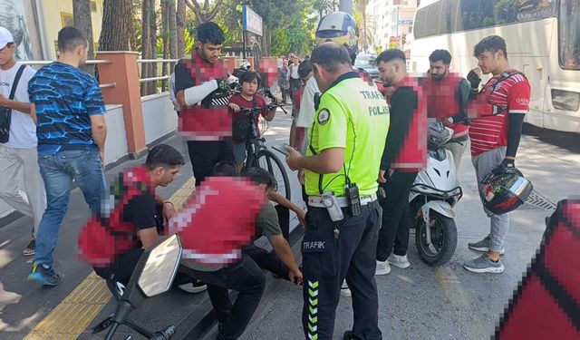 Motokurye Minibüse Çarptı, Arkadaşları Seferber Oldu