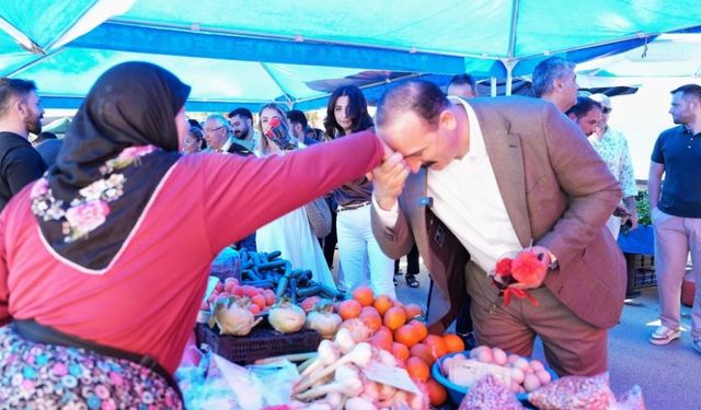 Konyaaltı Belediyesi Çiftçiler Günü'nde 'Üretici Pazarı' kurdu