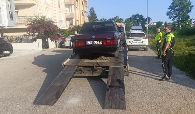 Polisin ‘dur' ihtarına uymayıp kaçan otomobil otların arasında bulundu