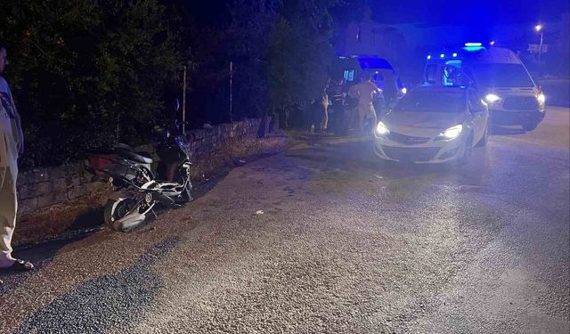 Antalya'da motosiklet ile otomobil çarpıştı: 2 yaralı