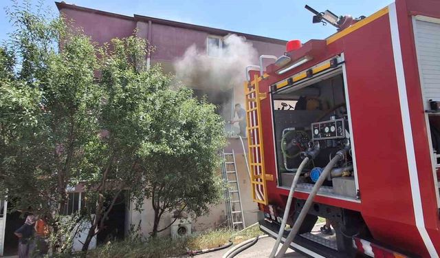 Denizli'de bayram günü evleri yandı