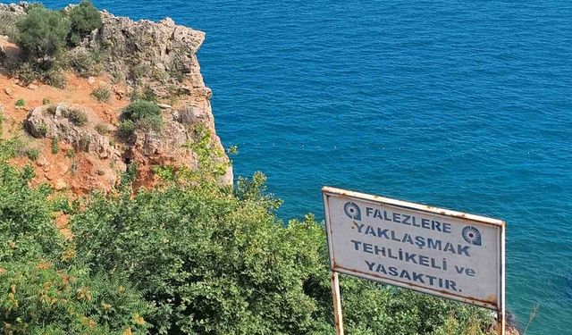 Falezlere çıkan gençler ölüm atlayışları yapıyor