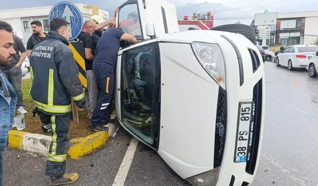 Otomobile çarpıp devrilmes imne sebep oldu