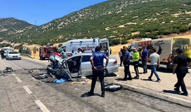 Isparta’da 2 otomobil çarpıştı: 1 ölü, 9 yaralı