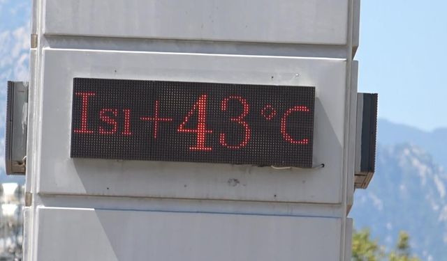 Antalya'da termometreler 43 dereceyi gördü, sahiller doldu