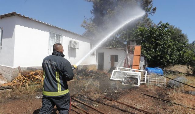 Antalya’da kuruyan otlar tutuştu