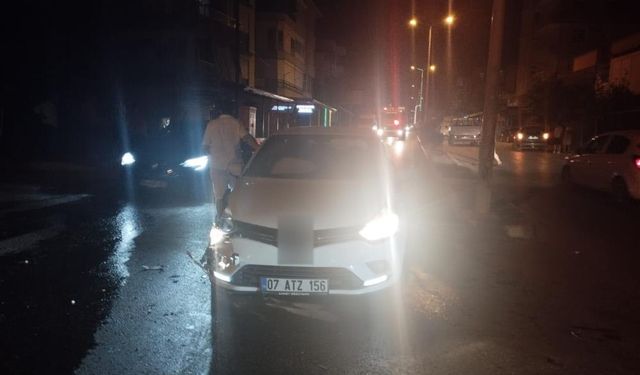 Serik'te otomobiller çarpıştı: 2 yaralı