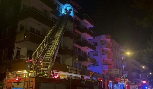 Alanya'da apart otelde yangın korkuttu
