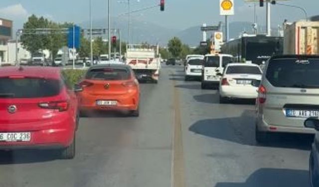 Denizli’de siren sesini duyan sürücülerin duyarlı davranışı takdir topladı
