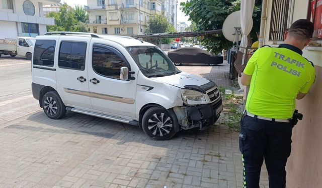 Hafif ticari aracç ile motosiklet çarpıştı: 1 yaralı