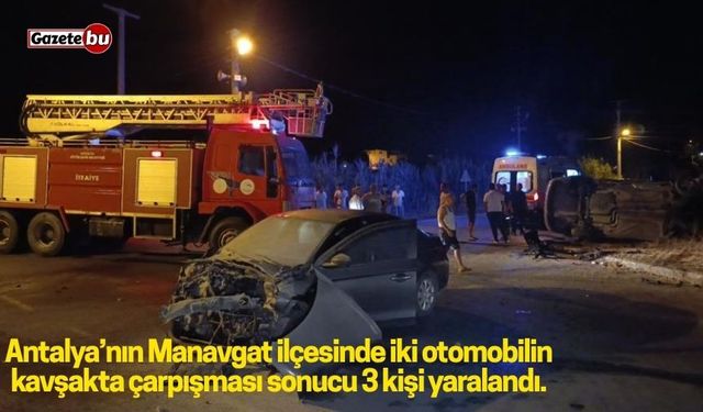 3 yaralı: Kavşakta iki otomobil çarpıştı, ortalık savaş alanına döndü