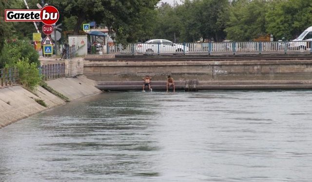 Adana yanıyor, sulama kanalları doluyor