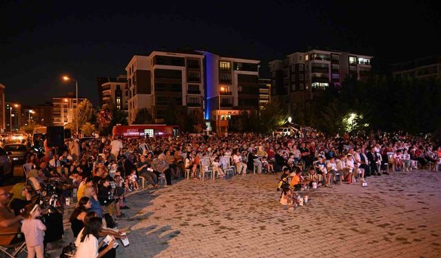 Çünür yaz akşamı sinema etkinliğine yoğun ilgi