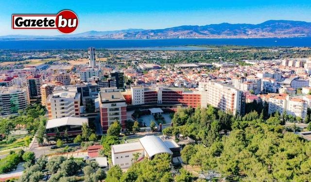 İzmir Ekonomi Üniversitesi mezunları başarılarıyla dünyayı fethettiler