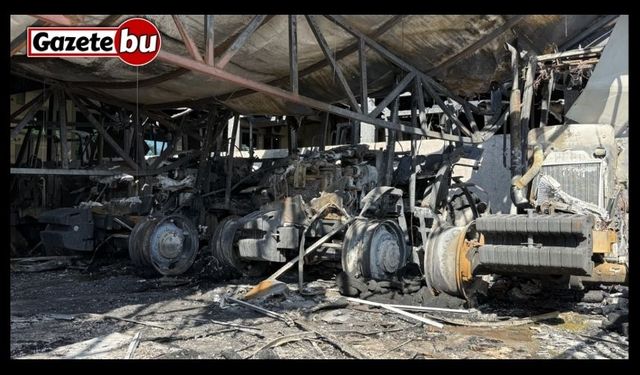 Diyarbakır'da gece yarısı alevlerle aydınlandı: 3 dükkan, 22 traktör yandı